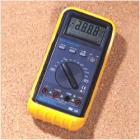 自動(dòng)量程3 3/4位LCD顯示的數(shù)字多用表，最大顯示值3296;數(shù)字和模擬條圖雙顯示,顯 示 器：30 X 60mm LCD，最大顯示值19999,直流電壓;交流電壓;直流電流;交流電流;電阻;電容,帶蜂鳴器通斷測(cè)試;二極管測(cè)試;晶體管hFE測(cè)試. 
