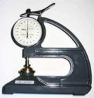 CH系列測厚儀：它可分為A，B，C，S等型號及手式，臺式等各種規(guī)格.A型是測量硫化橡膠和塑料制品的厚度；B型是測量乳膠的厚度；S型可用于塑料厚度的測量；C型多頭測厚儀用于電線電纜等特殊規(guī)格橡塑材料厚度的測量。
