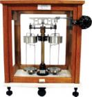 6SP-200半自動分析天平,產(chǎn)品適用于工礦企業(yè)，科學(xué)研究機構(gòu)化驗室、實驗室作精密衡量分析測定。稱重:200g.分度值:1mg,騎馬標(biāo)尺范圍:10mg-990mg.稱盤尺寸:Φ75mm

 