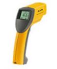  FLUKE63紅外線(xiàn)測(cè)溫儀， 測(cè)量溫度為-32～535℃(-25至999°F)，D:S=12:1標(biāo)準(zhǔn)焦距，光譜響應(yīng)8μm至14μm ，重復(fù)性:±0.5或≤1℃。顯示分辨率:0.1℃。精度：±1% 或±1℃

 
