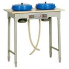 PG-2型金相試樣拋光機(jī)可供雙人同時(shí)操作，拋光盤直徑與傳遞功率均大于國(guó)內(nèi)同類產(chǎn)品，能適合更多種材料的拋光要求，是試樣拋光的理想設(shè)備。拋光盤直徑：雙盤220mm.轉(zhuǎn)速：900r/min，1400r/min（定制）.電動(dòng)機(jī)：YS7116 0.2kW 380V/220V 50Hz z