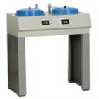  PG-2C型金相試樣拋光機(jī)是對(duì)PG-2金相試樣拋光機(jī)的不完善處進(jìn)行針對(duì)性的設(shè)計(jì)改進(jìn),增加了在拋光時(shí)作稀釋冷卻用的供水系統(tǒng)和易清污的抽屜式積污匣，拋盤直徑：220mm.轉(zhuǎn)速：900r/min，1400r/min（定制）.電動(dòng)機(jī)：YS7116 0.2kW 380V（220V 定制） 50Hz