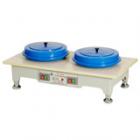 PG-2A型金相試樣拋光機(jī)可供雙人同時操作，拋光盤直徑與傳遞功率均大于國內(nèi)同類產(chǎn)品，能適合更多種材料的拋光要求，是試樣拋光的理想設(shè)備。拋光盤直徑：雙盤220mm.轉(zhuǎn)速：900r/min，1400r/min（定制）.電動機(jī)：YS7116 0.2kW 380V/220V 50Hz

 
