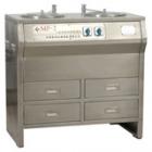 MP-2型雙盤三速金相試樣磨拋機(jī),機(jī)架整體和集污盤、罩、蓋等均采用不銹鋼板制成， 磨盤直徑：250mm.砂紙直徑：230mm.拋盤直徑：220mm.轉(zhuǎn)速：700/900/1400r/min.電動機(jī)：AO280-4/6/8，0.2kW，380V,50Hz
   