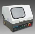 SQ-80 手動試樣切割機用于切割各種金屬、非金屬材料的試樣，以便觀察材料金相、巖相組織。主軸轉(zhuǎn)速：2800轉(zhuǎn)/分鐘．砂輪片規(guī)格：250×2×32mm．最大切割直徑：80mm 
