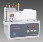  Q-3A試樣切割機是用于切割一般金相、巖相試樣材料，機身設(shè)有冷卻通道，.最大切割寬度：60mm，最大切割高度：80mm，最大切割面直徑：?50mm
 
 
 