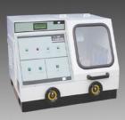 Q-100B型 全自動試樣切割機具有超大切割室，可移動式“T”型工作臺，液晶顯示各種切割數(shù)據(jù)；允許切割最大試樣直徑ф100mm,最大切割容積ф100mm×200mm；手動切割/自動切割任意切換；