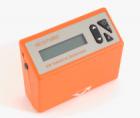 Elcometer 406L 統(tǒng)計型微型光澤度儀是一個手持式的測量平面光澤的測量儀。有單角度60°統(tǒng)計型和20°/60°雙角度統(tǒng)計型。通過向被測物體發(fā)射一定角度的持續(xù)光線束，監(jiān)測反射的光線來測量光澤度.
