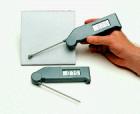 Elcometer 212袖珍數(shù)字溫度計(jì)可快速、精確地測(cè)量溫度，處理日常的檢測(cè)工作。通過打開和折疊探頭，該儀器自動(dòng)開/關(guān)。表面或針式/液體探頭可供選擇。-50 to 300?/span>C;-50 to 562?/span>F
 



