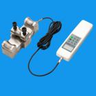 功能： 
HD旁壓張力測(cè)試儀安裝方便、操作簡(jiǎn)單、維修容易，專用于測(cè)量鋼絲繩的張力。鋼絲繩通過U形螺栓固定在傳感器上，當(dāng)鋼絲繩受拉力時(shí)，力通過導(dǎo)向輪作用于傳感器上。 
