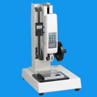 說明： 
ASC型手動立式側(cè)搖測試臺專為HF系列和NK系列推拉力計配備，可組合成不同用途的試驗機(jī)臺，適用各種插拔力、按壓力、破壞試驗等測試。在顯示力值的同時，還可以加裝數(shù)顯標(biāo)尺，顯示其位移量，對不同工件進(jìn)行相同位移量下的對比測試。
