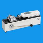 說明： 
AMH手動臥式測試臺適配國產(chǎn)和進(jìn)口 NK 、NLB 、ALB等系列指針式推拉力計和 HF 系列數(shù)顯式推拉力計作拉壓負(fù)荷、插拔力測試等工作。 
