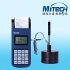 一、概述：
美泰MH500便攜式里氏硬度計(jì)是我公司的升級(jí)產(chǎn)品，性能和品質(zhì)更優(yōu)。儀器依據(jù)里氏硬度測(cè)量原理，可以方便快捷地對(duì)多種金屬材料進(jìn)行測(cè)量，即刻顯示硬度測(cè)量值的同時(shí)，可在多種硬度制氏（布氏HB、洛氏HRC、維氏HV、肖氏HS）間自由轉(zhuǎn)換，可預(yù)先設(shè)置公差限，超出范圍自動(dòng)報(bào)警。該產(chǎn)品主機(jī)與高速熱敏微型打印機(jī)一體化設(shè)計(jì)，原裝進(jìn)口熱敏高速打印機(jī)芯支持現(xiàn)場(chǎng)即時(shí)打印功能，進(jìn)口長效打印紙保證數(shù)據(jù)長久貯存。低功耗設(shè)計(jì)理念依托穩(wěn)定IC集成電路，標(biāo)配大容量、長壽命、高速充電鎳氫電池組。全中文顯示，菜單式操作簡(jiǎn)單方便，七種異型沖擊裝置無需校準(zhǔn)，自動(dòng)識(shí)別，USB接口傳輸，大容量存儲(chǔ)，并附有PC機(jī)人性化數(shù)據(jù)處理軟件
