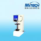 HBS-3000型數顯布氏硬度計 
HBS-3000數顯布氏硬度計是新開發(fā)的，具有國內先進水平的新一代布氏硬度計。適用于黑色金屬，有色金屬的布氏硬度測定。本機采用電子自動加荷，計算機軟件編程，高倍率光學測量，光電傳感等系統(tǒng)。各項操作過程和試驗結果的數據均可在LTD大屏幕顯示，試驗結果的數據可通過打印機輸出。本機適用于各類生產加工企業(yè)、大專院校、科研機械的試驗室。
