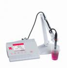 獨特的應用特點：
1.友好的操作界面
方便讀取的背光液晶顯示屏，豐富的測定信息顯示、以及形象的電極狀態(tài)提示圖案，都讓pH計的操作和設置變得更為簡單，使您的測量更加得心應手。
