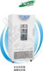人性化設(shè)計 

  ●順應(yīng)世界環(huán)保潮流，全新無氟設(shè)計，使您始終走在健康生活的前沿。

  ●大屏幕液晶顯示，多組數(shù)據(jù)一屏顯示，菜單式操作界面，簡單易懂，便于觀察和操作。

  ●采用鏡面不銹鋼內(nèi)膽，四角半圓弧過渡，擱板支架可以自由裝卸，便于工作室的清洗工作。

  ●箱體左側(cè)配有直徑為25mm測試孔，可根據(jù)放置場所需要而任意布線。

  ●箱內(nèi)放入振蕩器即可進(jìn)行恒溫振蕩培養(yǎng)。

