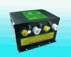 斯萊德SL-007A高壓電源供應(yīng)器電壓的大小分為：4.6KV、5.6KV、7.0KV三種，可提供4組高壓電源輸出供離子風(fēng)槍、離子風(fēng)咀、離子風(fēng)蛇、離子棒等使用，可方便的根據(jù)標(biāo)識和安裝說明進(jìn)行連接靜電消除器，斯萊德高壓電源供應(yīng)器具有短路保護(hù)功能，安全、方便。 